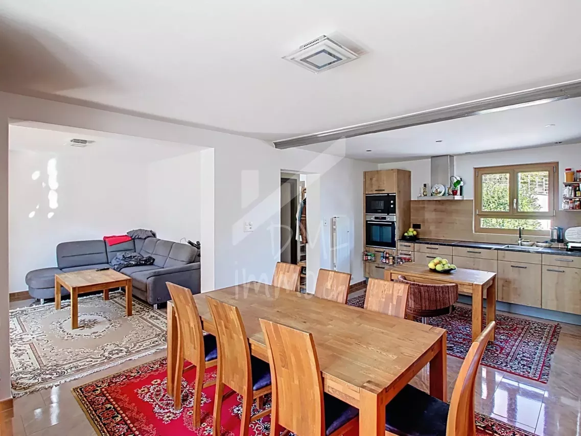 Maison de village rénovée + studio + petite grange à rénover