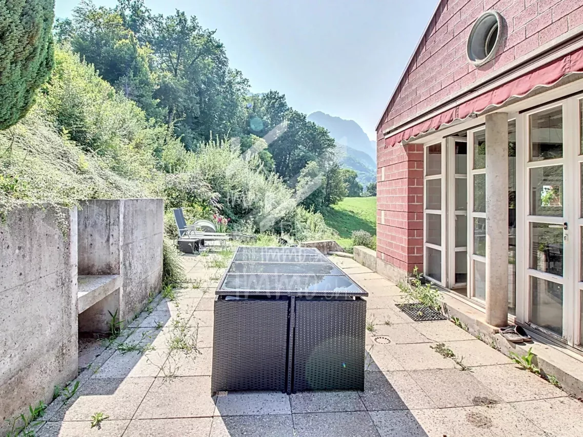 Villa d'architecte de 200 m2, superbe vue lac