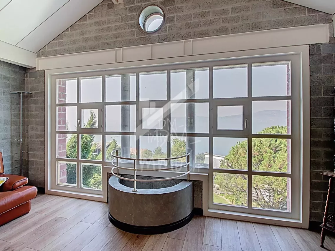 Villa d'architecte de 200 m2, superbe vue lac