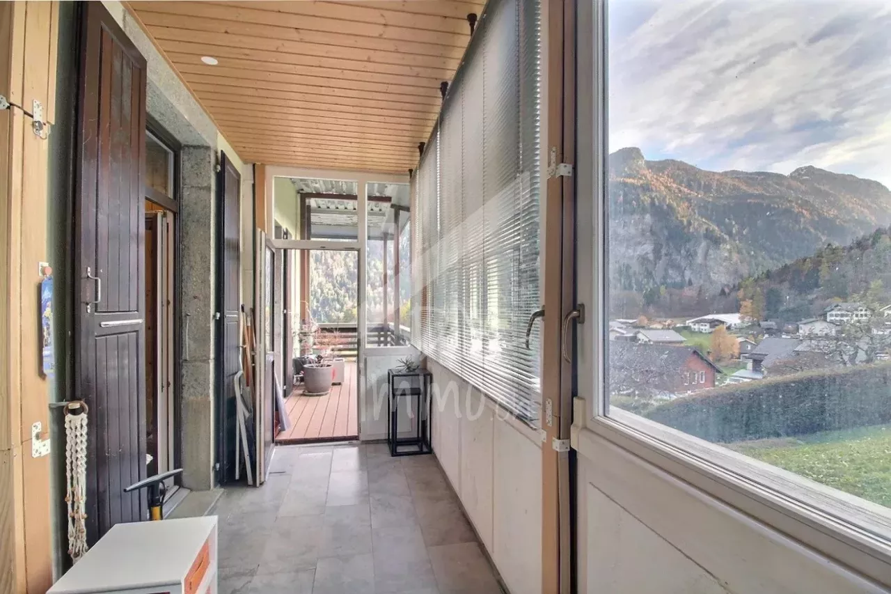 Appartement 2,5 P rénové, grande terrasse sud et véranda