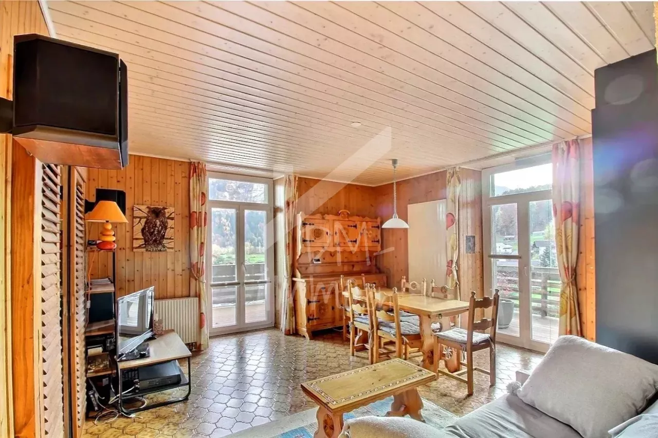 Appartement 2,5 P rénové, grande terrasse sud et véranda