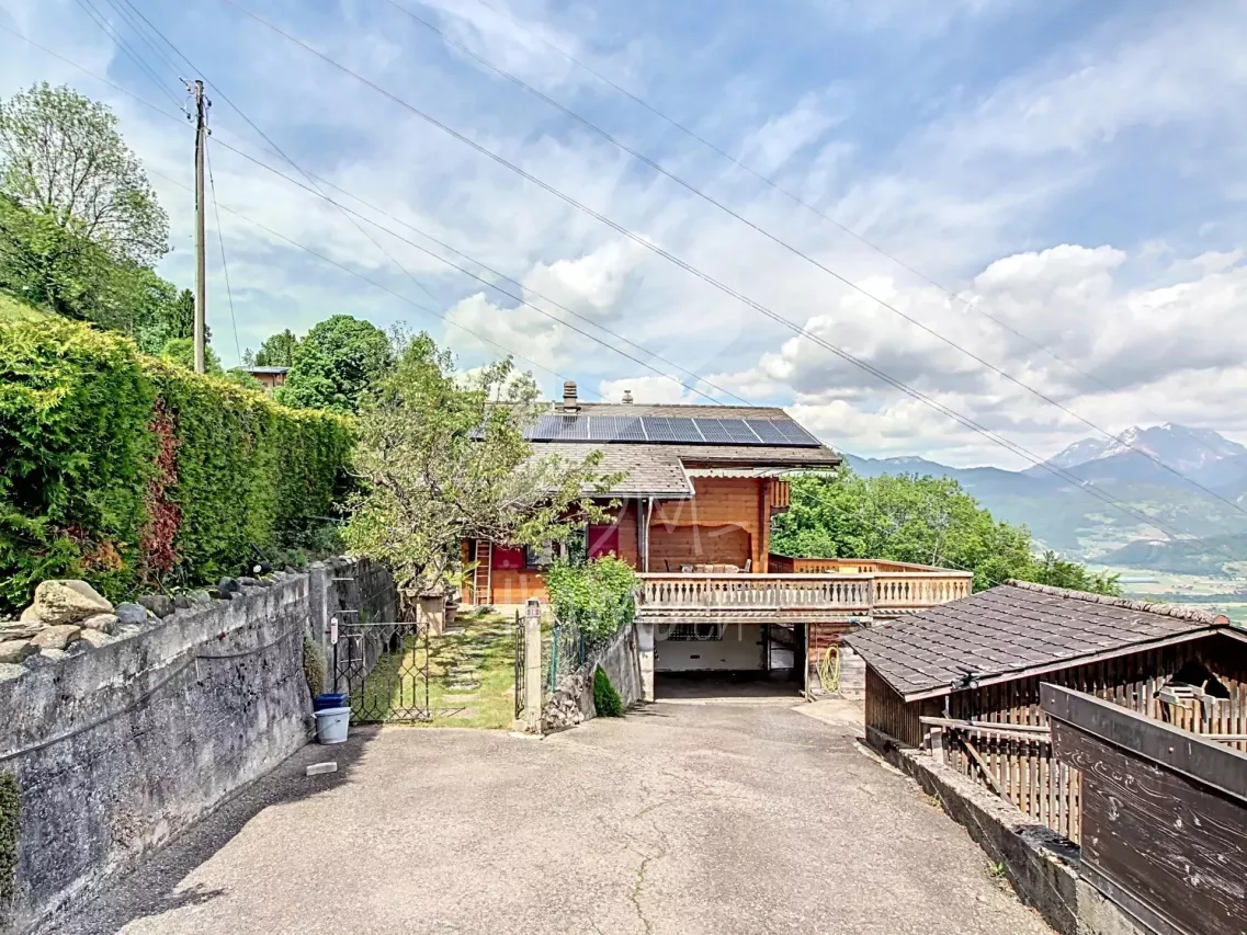 Chalet en madrier, vue exceptionnelle et imprenable