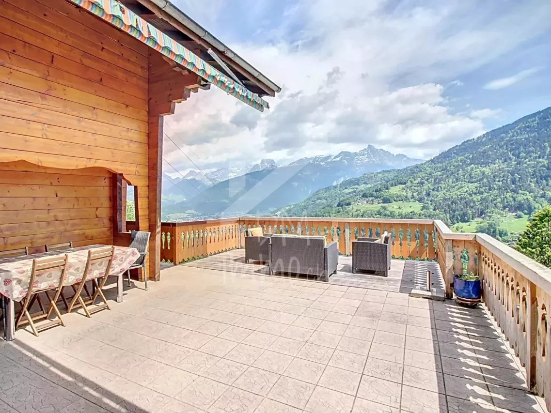 Chalet en madrier, vue exceptionnelle et imprenable