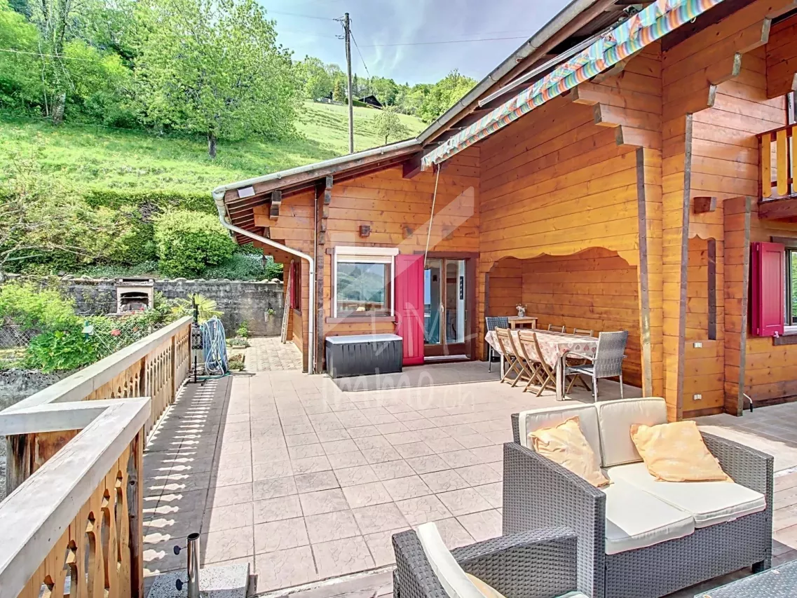 Chalet en madrier, vue exceptionnelle et imprenable