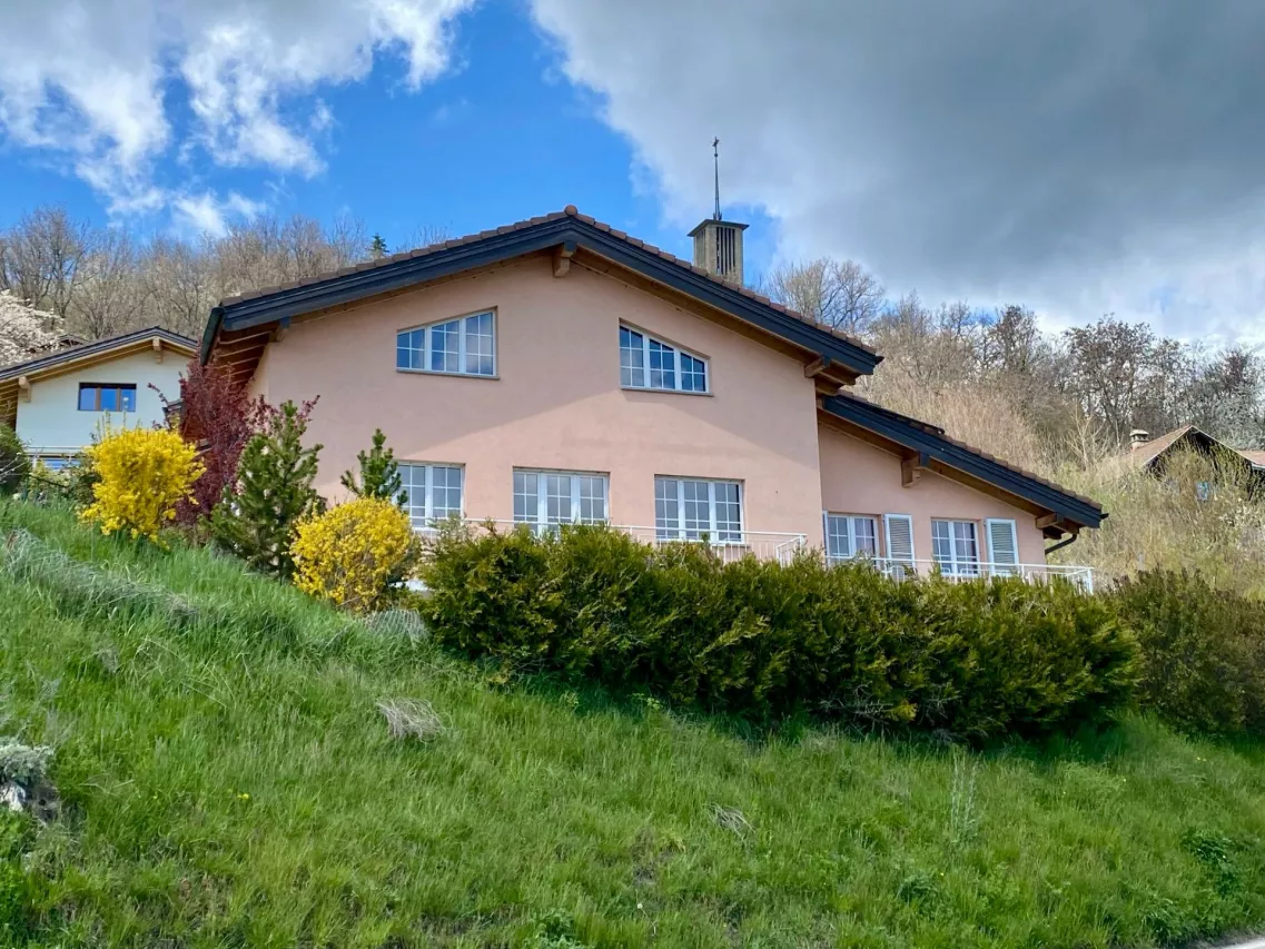 Maison familiale de 6.5 pces avec studio indépendant de 26 m2 à Randogne