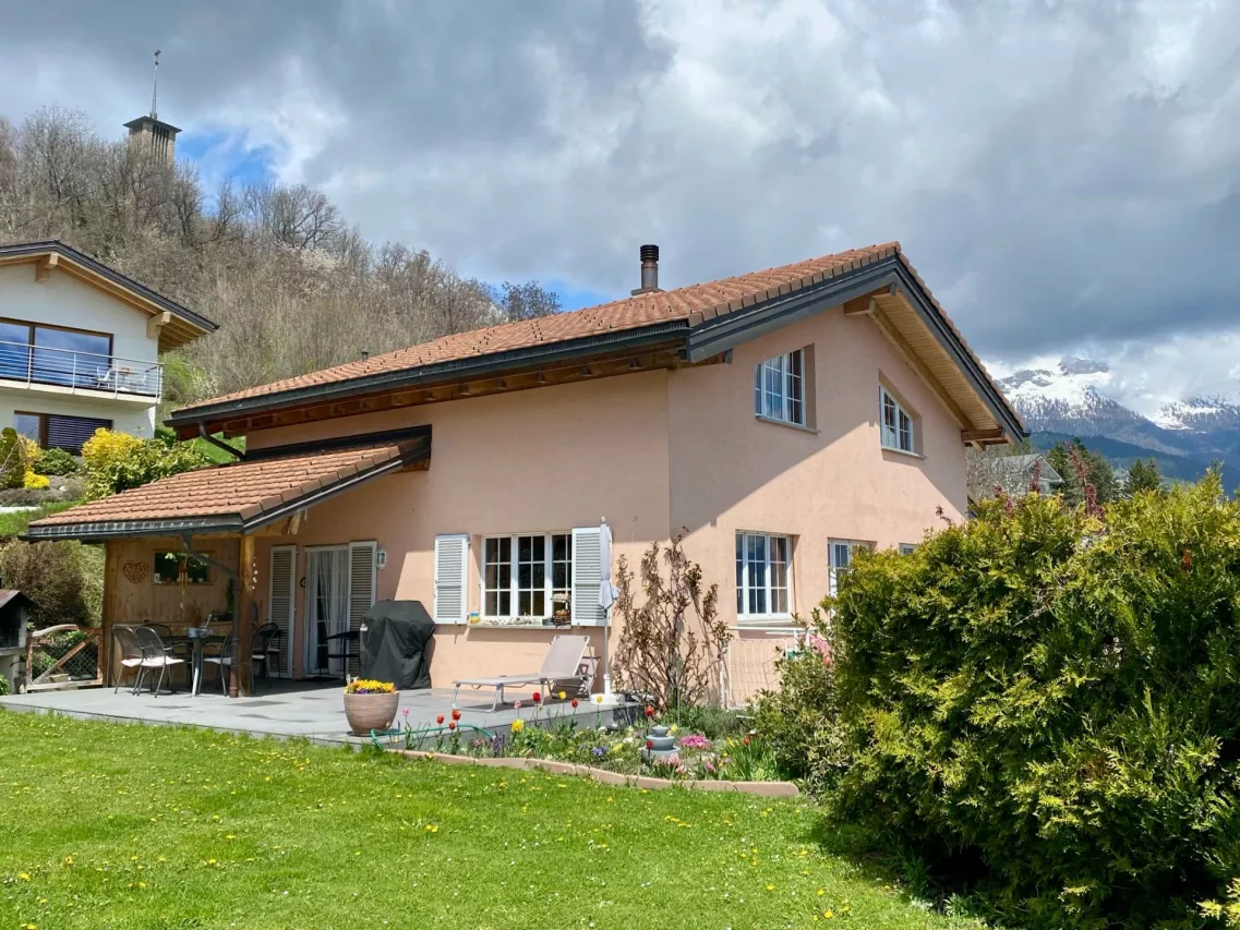 Maison familiale de 6.5 pces avec studio indépendant de 26 m2 à Randogne