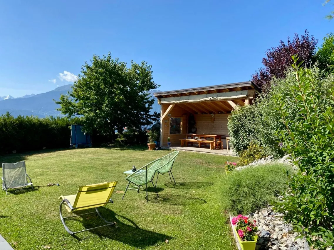 Maison familiale de 6.5 pces avec studio indépendant de 26 m2 à Randogne