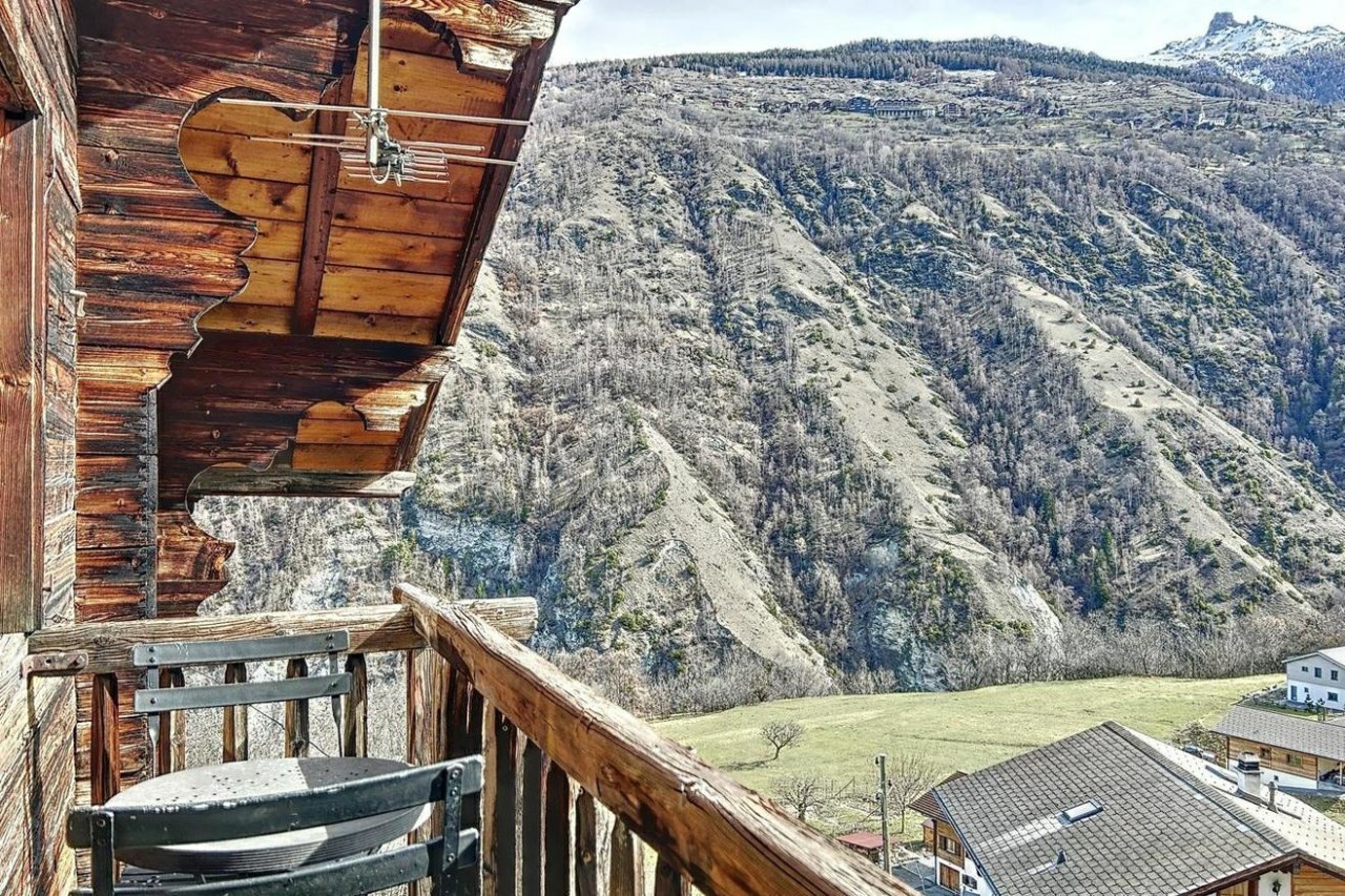 Duplex meublé de charme avec vue panoramique sur les Alpes