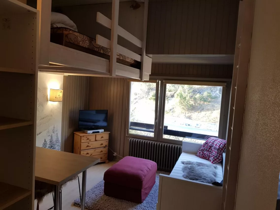 Studio avec mezzanine couchage, meublé et rénové