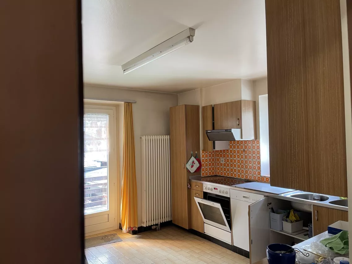 maison familiale de deux appartements avec garages et jardin