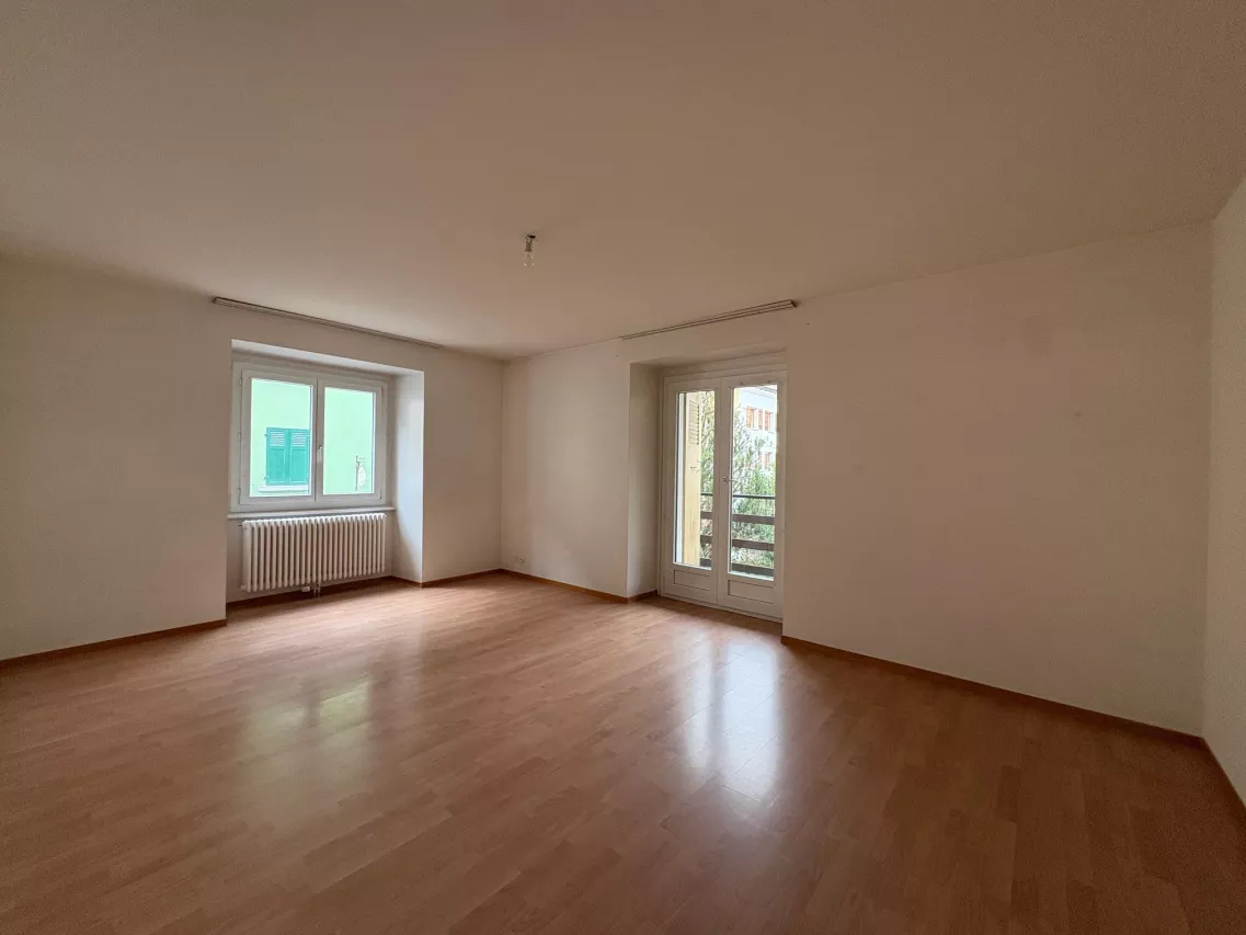 maison familiale de deux appartements avec garages et jardin