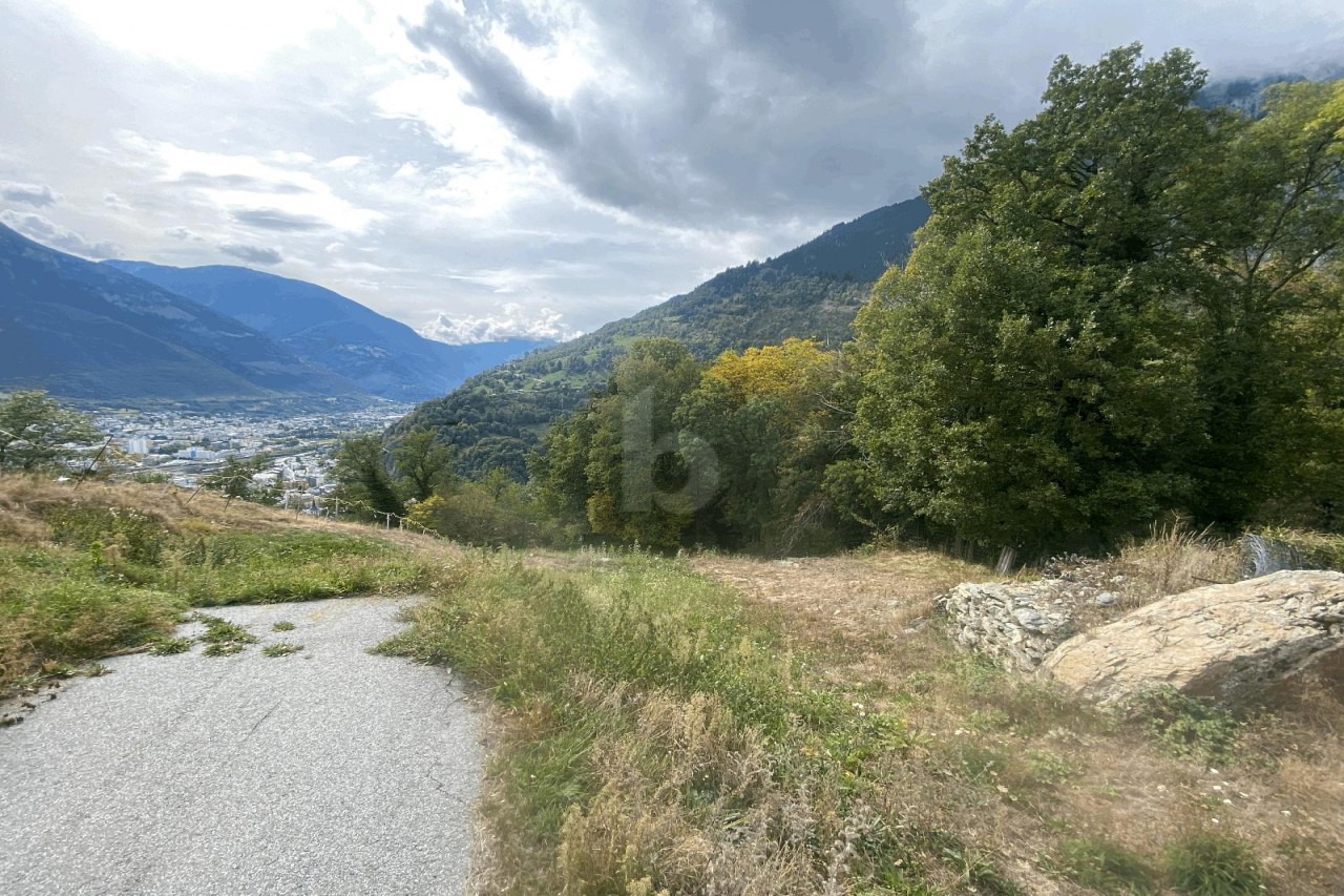 BAULAND MIT TRAUMHAFTER AUSSICHT