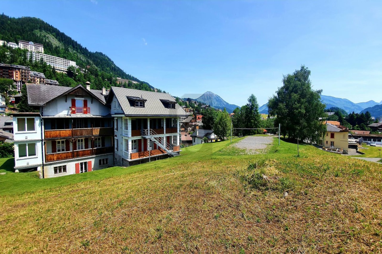 MAGNIFIQUE BÂTISSE SUR PARCELLE CONSTRUCTIBLE