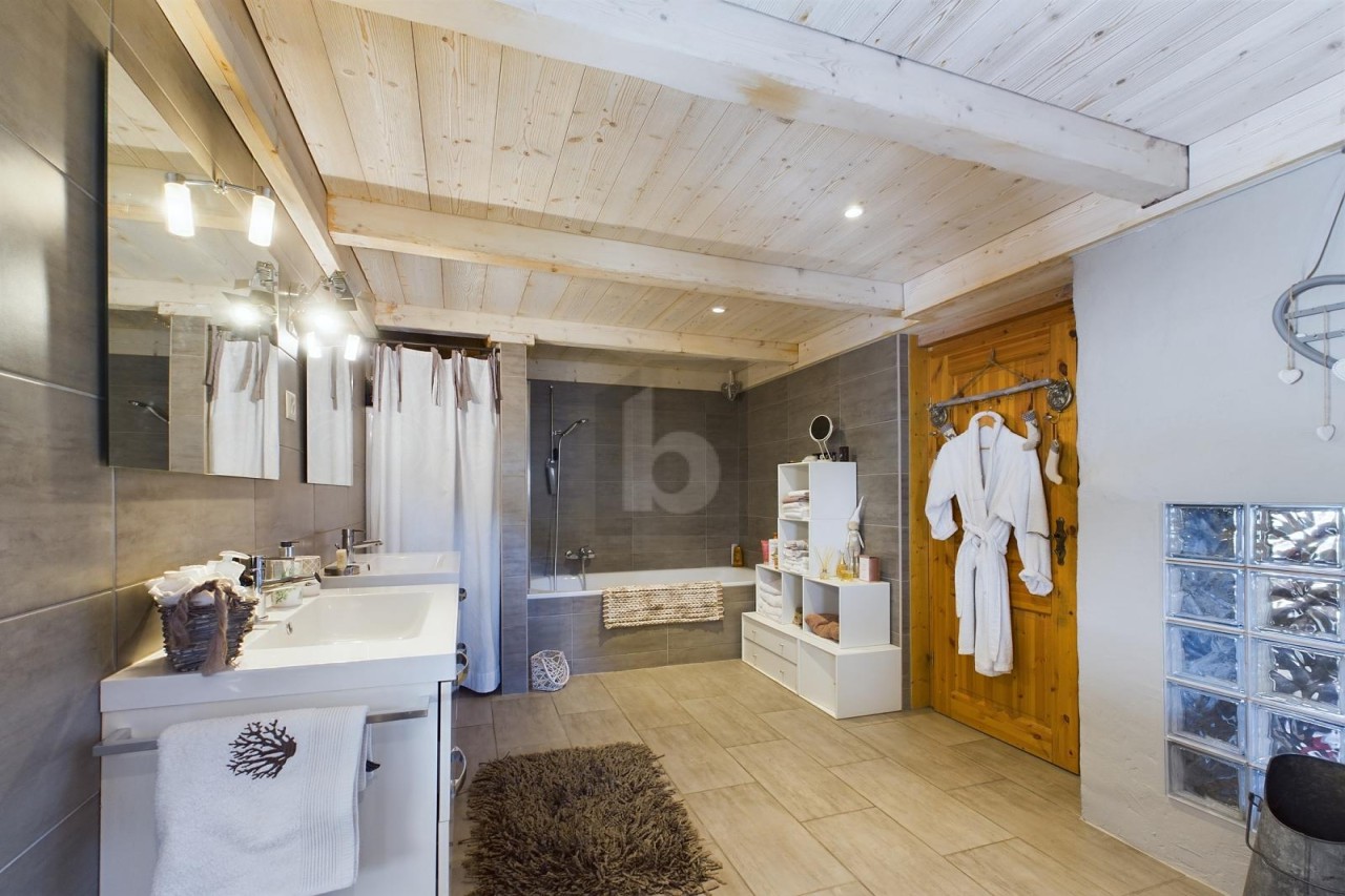 MAISON VILLAGOISE DE TYPE CHALET