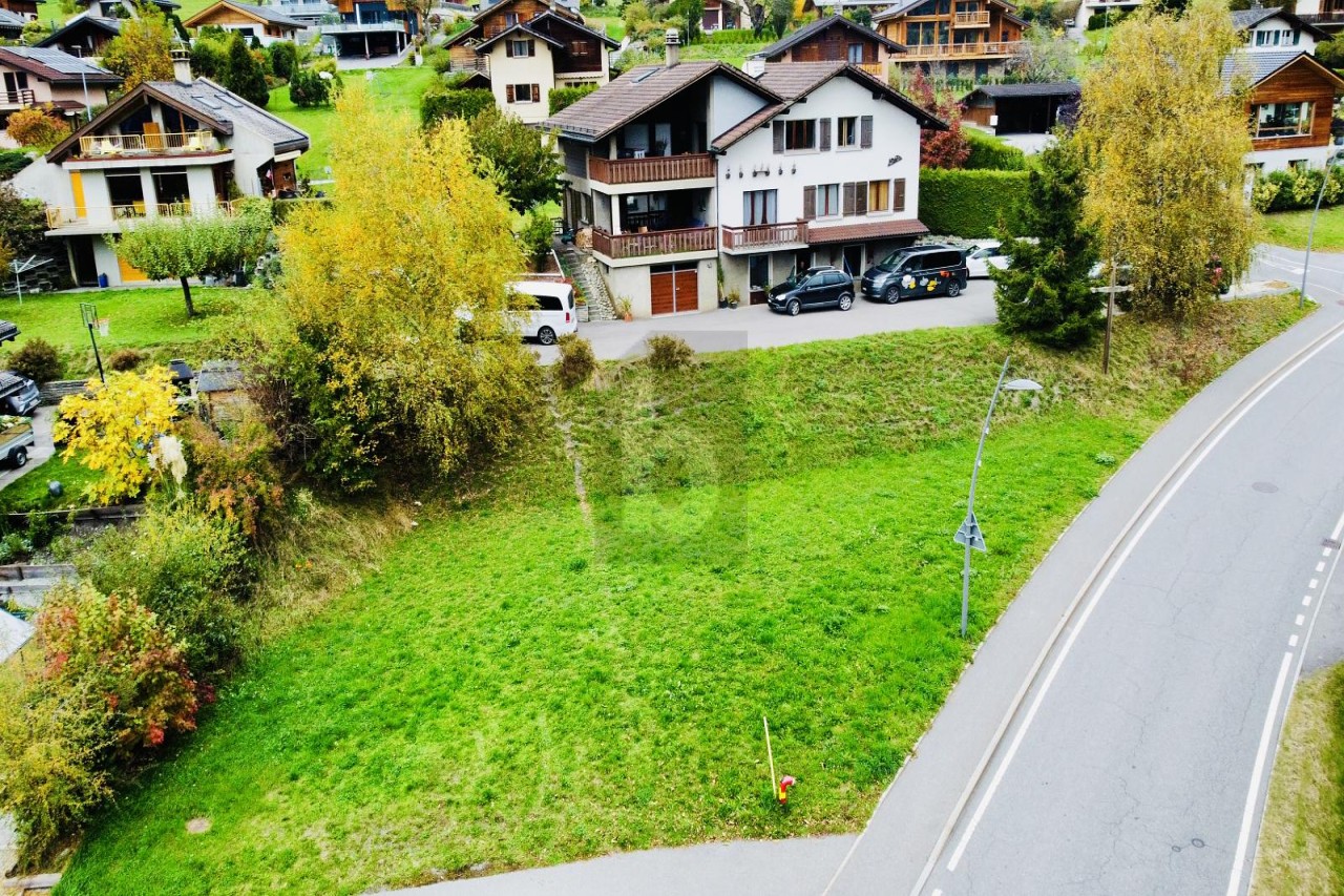 AU CENTRE DU VILLAGE, FACILE D'ACCES, AVEC VUE