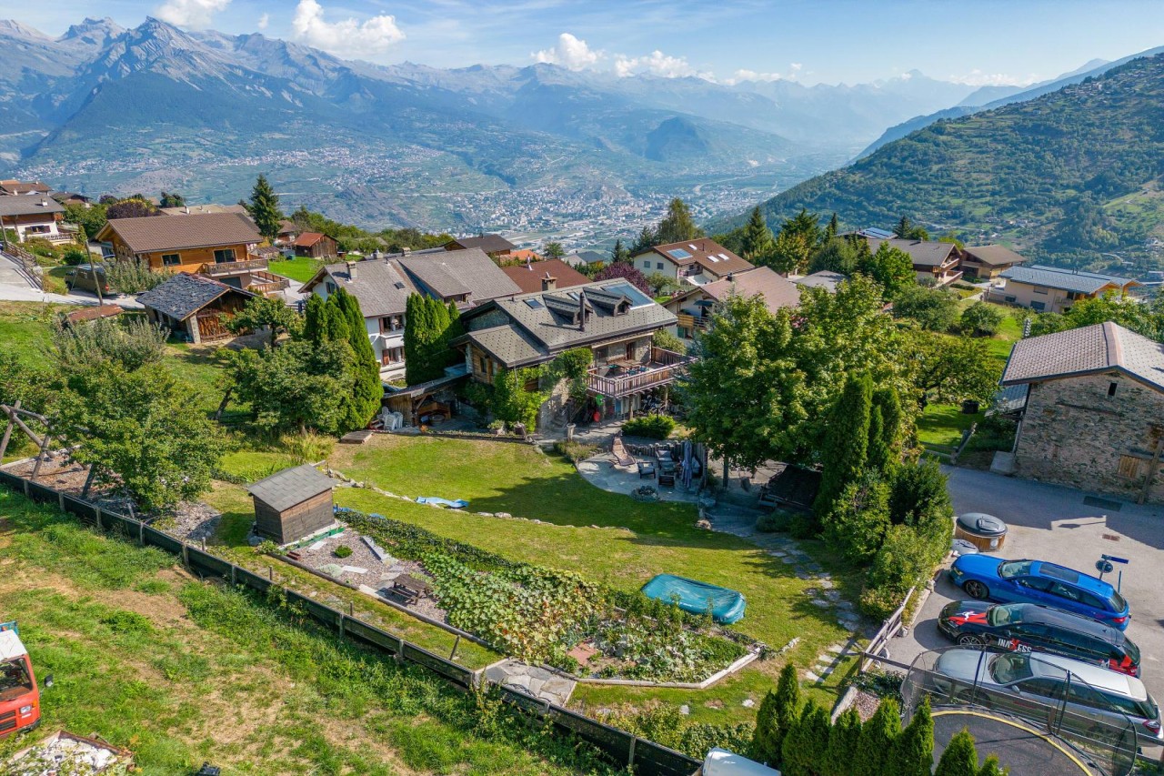 VUE ET GRAND JARDIN