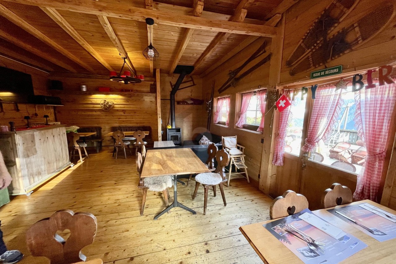 SPLENDIDE CHALET RESTAURANT AVEC APPARTEMENT