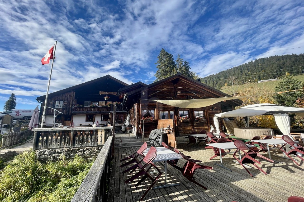 SPLENDIDE CHALET RESTAURANT AVEC APPARTEMENT