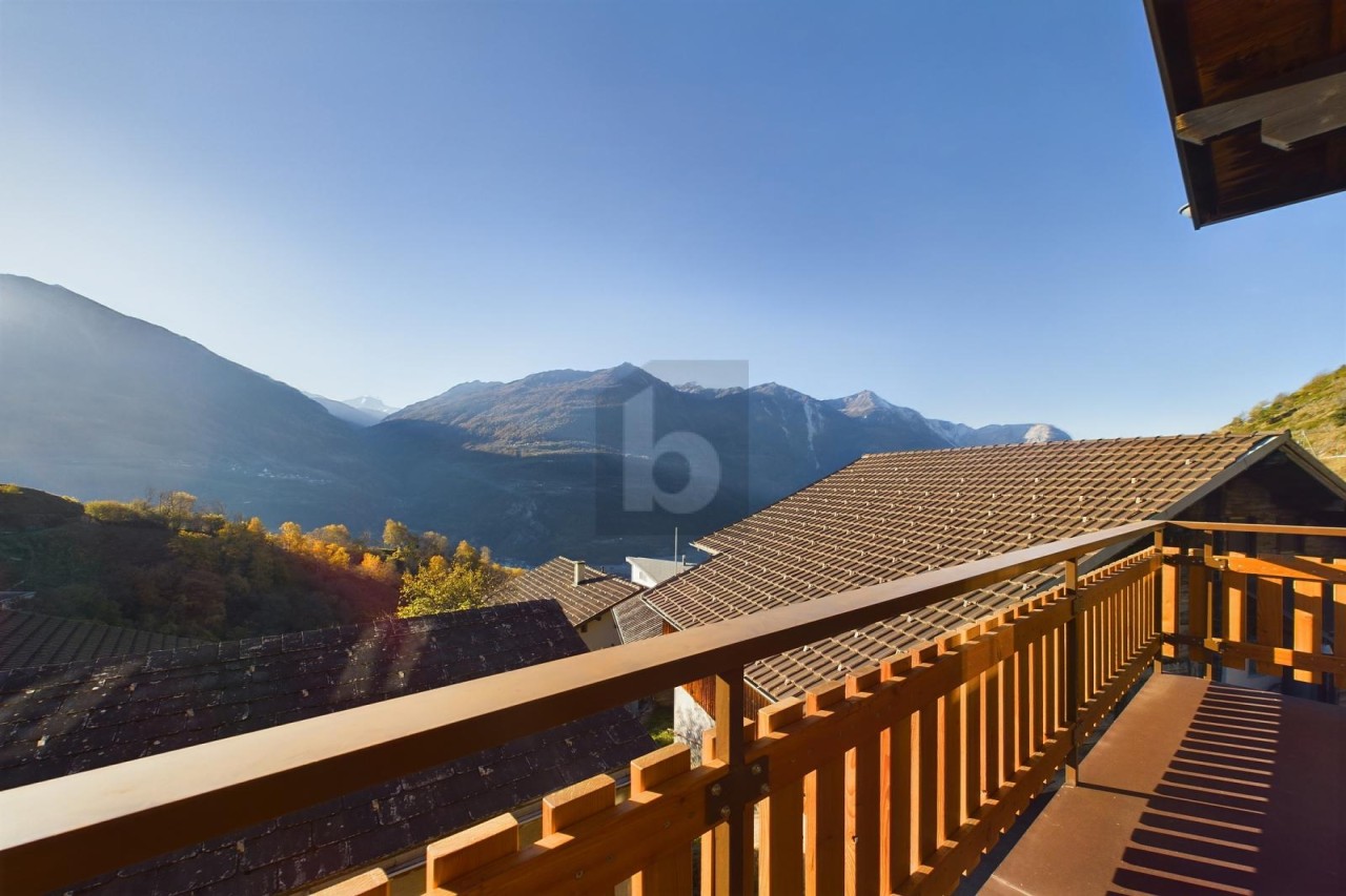 LICHTDURCHFLUTET MIT TRAUMTERRASSE