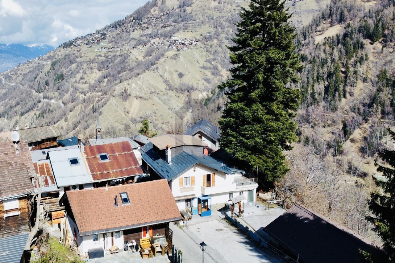 AVEC GRANDE SALLE, FORT POTENTIEL, PETIT PARADIS