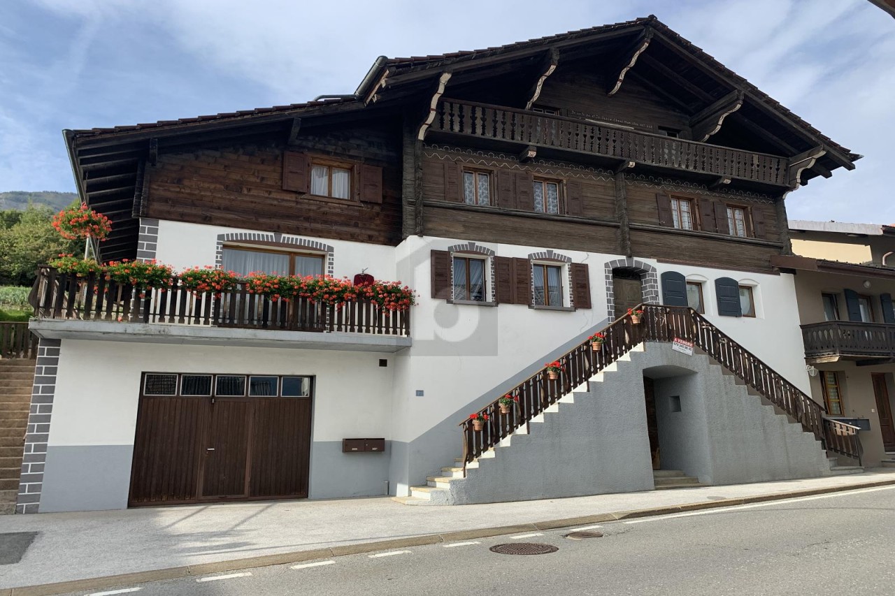 APPARTEMENT DANS MAISON VILLAGEOISE À RÉNOVER