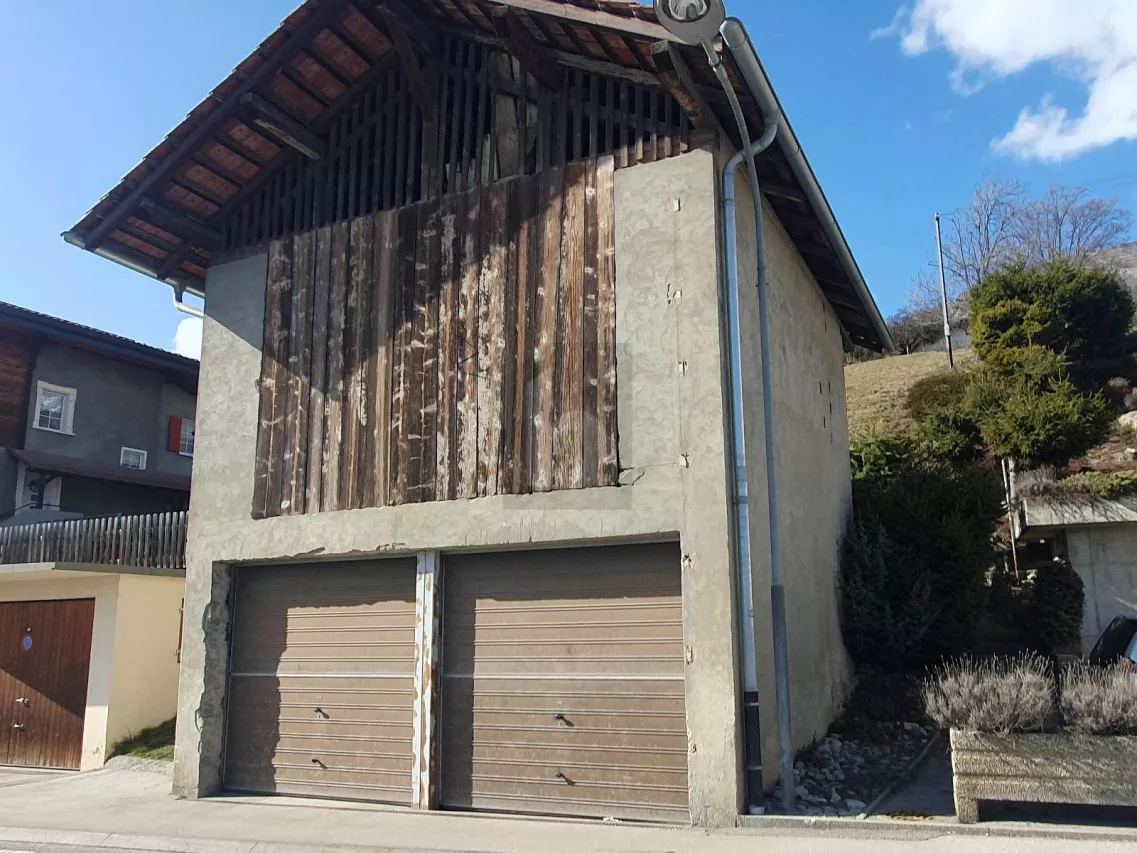 APPARTEMENT DANS MAISON VILLAGEOISE À RÉNOVER