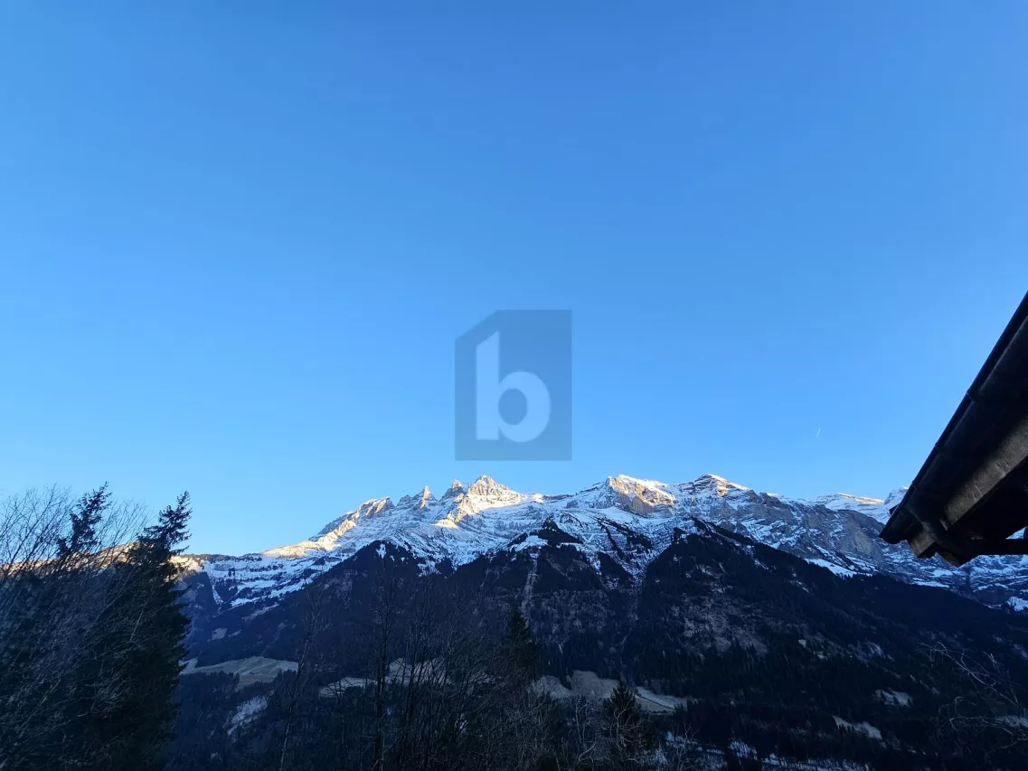 BAISSE DE PRIX! STANDING AVEC VUE SUR LES MONTAGNES