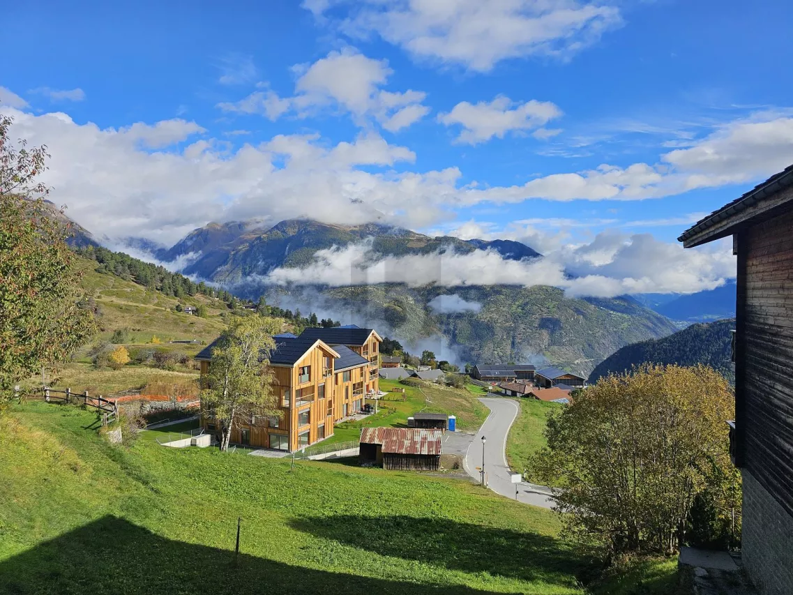 GROSSZÜGIG MIT GARTEN UND BERGBLICK