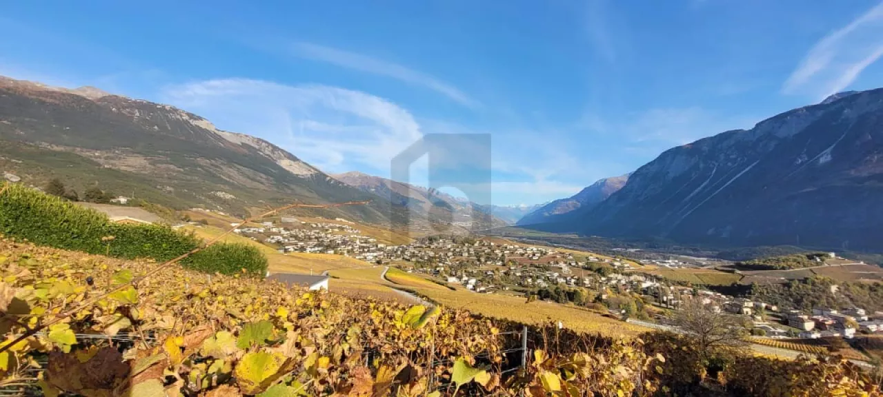 VILLA ÉLÉGANTE AVEC SOLEIL ET VUE PANORAMIQUE