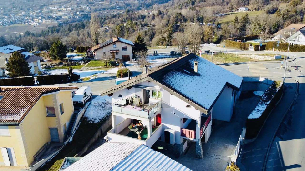 AVEC 4 APPARTEMENTS, BIEN SITUEE, BALCON AVEC VUE