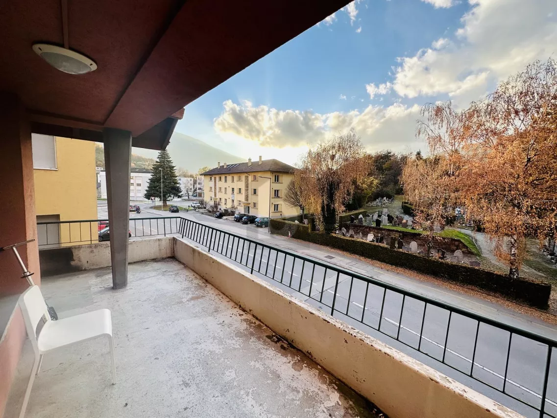 PROCHE DE LA GARE SPACIEUX AVEC BALCON