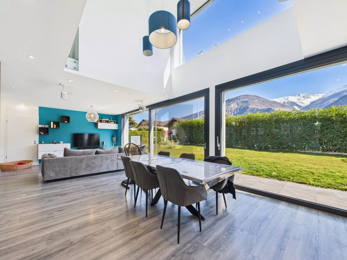 DE STANDING ET MODERNE, CADRE FAMILIAL AVEC VUE