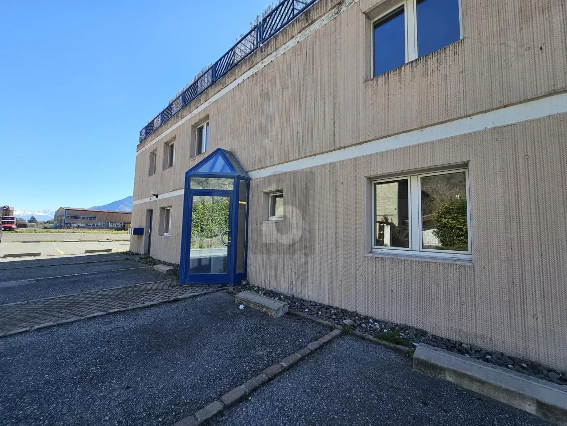 MULTIFONCTIONNEL ET IDÉALEMENT SITUÉ