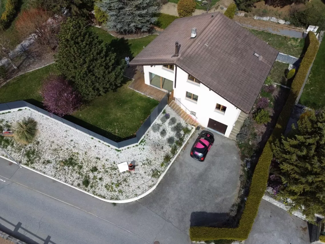 UNE RÉSIDENCE IDYLIQUE AVEC UN GRAND JARDIN
