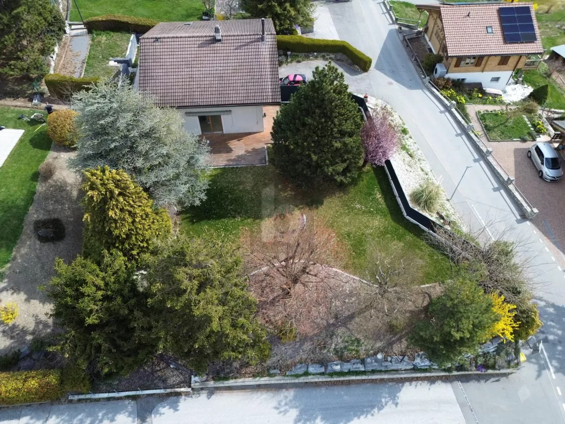 UNE RÉSIDENCE IDYLIQUE AVEC UN GRAND JARDIN