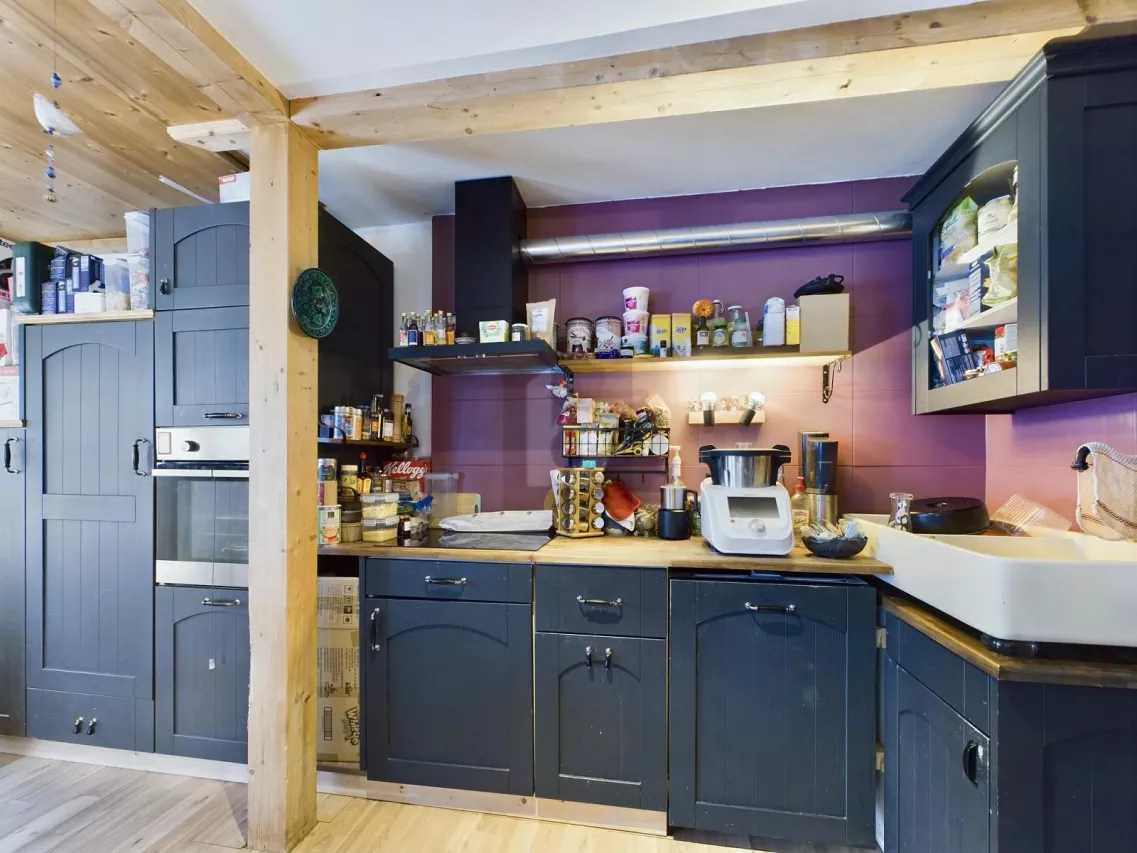 AU COEUR DU VILLAGE, AVEC 2 APPARTEMENTS, RENOVE