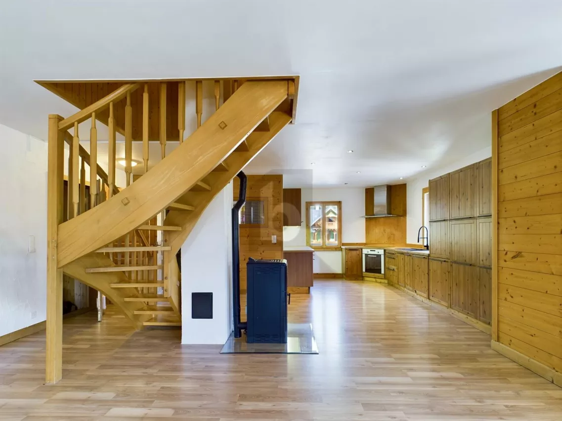 AU COEUR DU VILLAGE, AVEC 2 APPARTEMENTS, RENOVE