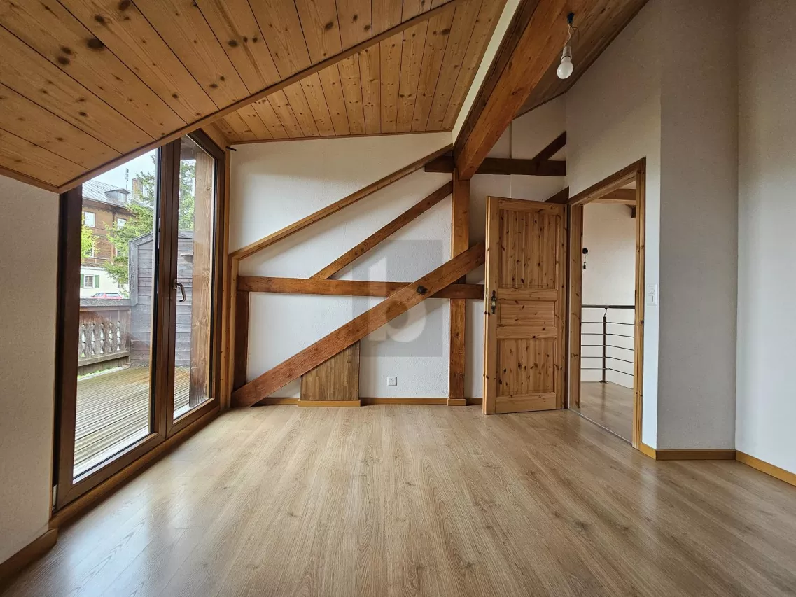 MAGNIFIQUE DUPLEX, DANS UNE ZONE PAISIBLE