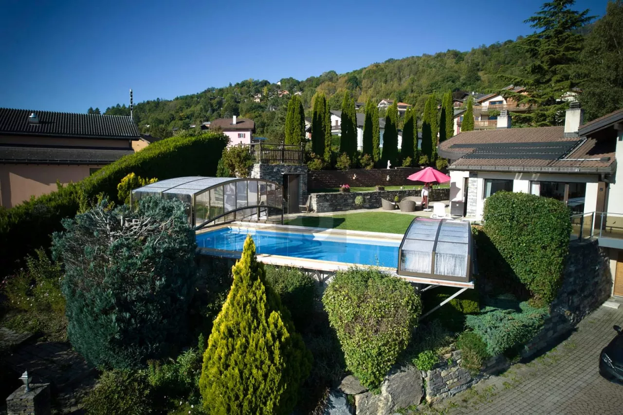 VILLA DE PRESTIGE AVEC PISCINE ET VUE SUR LA MONTAGNE
