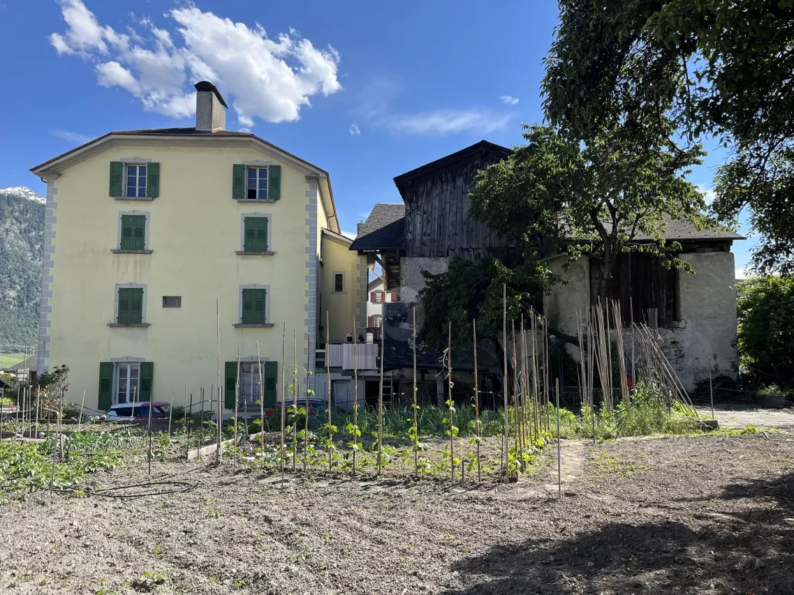GRAND POTENTIEL POUR CET IMMEUBLE À RÉNOVER