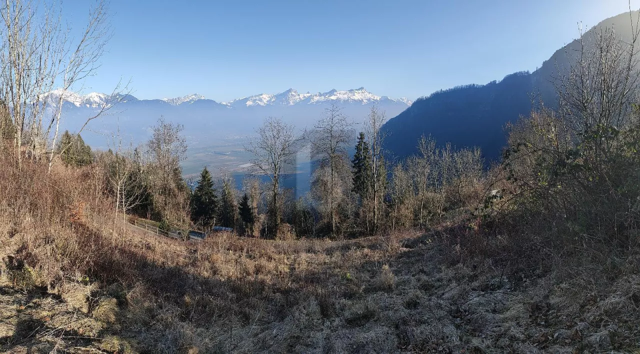DANS UN CADRE NATUREL ET AVEC UNE VUE SPLENDIDE !
