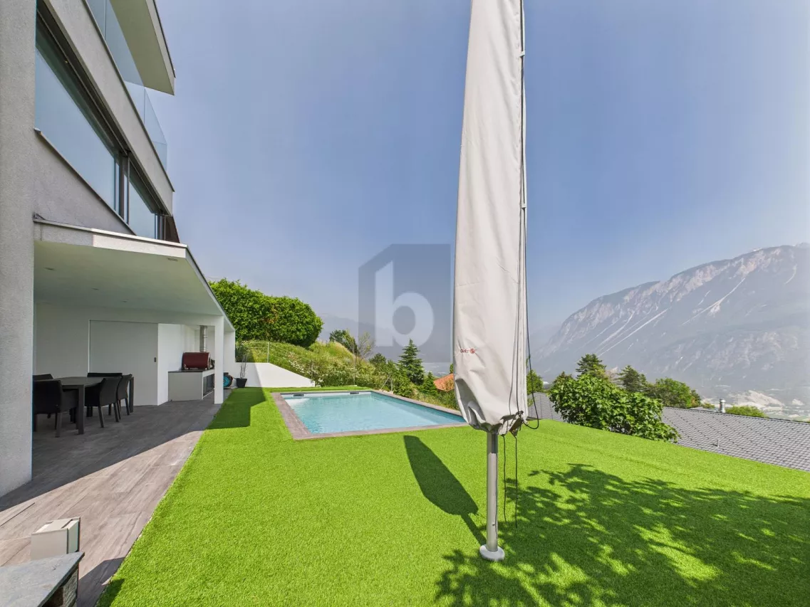 VILLA MODERNE AVEC PISCINE, SPA ET VUE