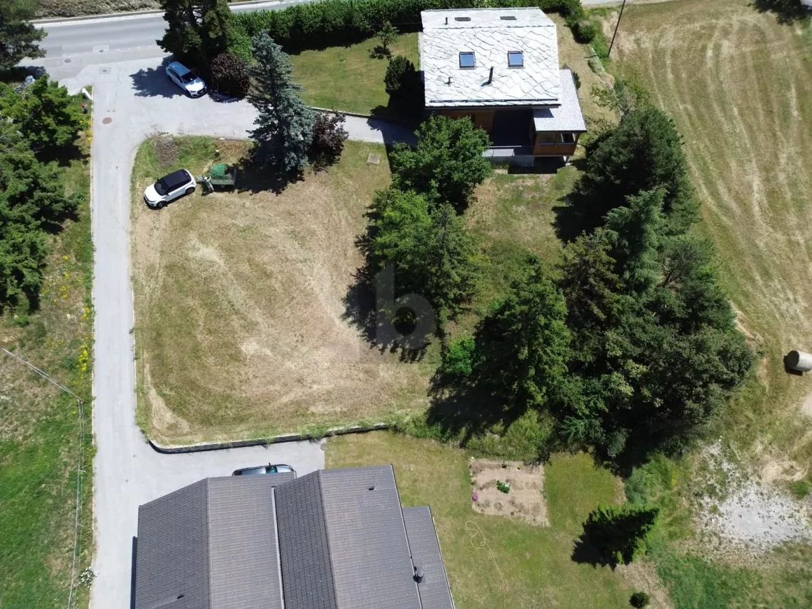 CHALET RÉNOVÉ AVEC GRAND TERRAIN