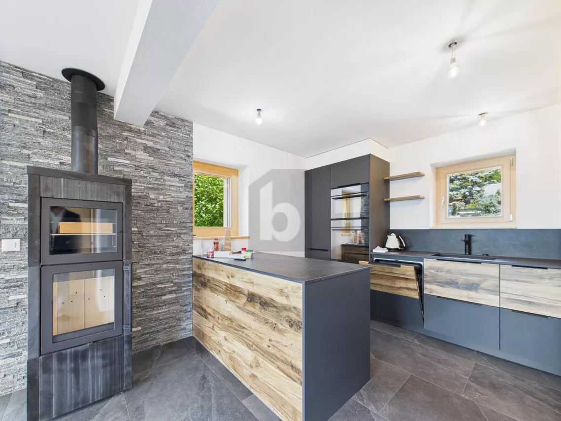 CHALET RÉNOVÉ AVEC GRAND TERRAIN