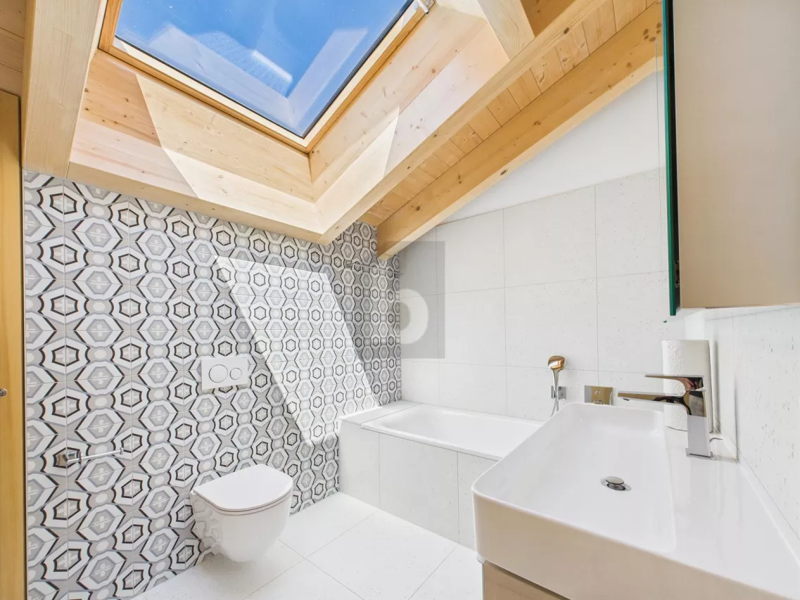 CHALET RÉNOVÉ AVEC GRAND TERRAIN