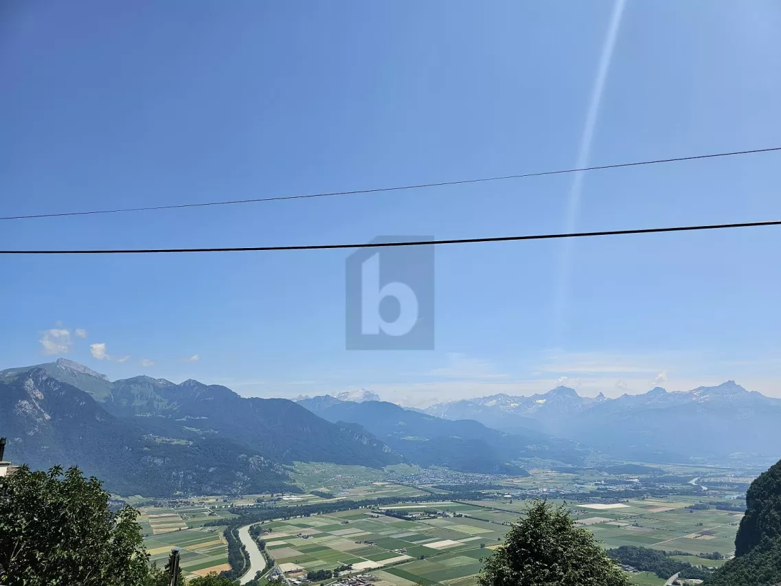 DANS UN CADRE NATUREL ET AVEC UNE VUE SPLENDIDE !