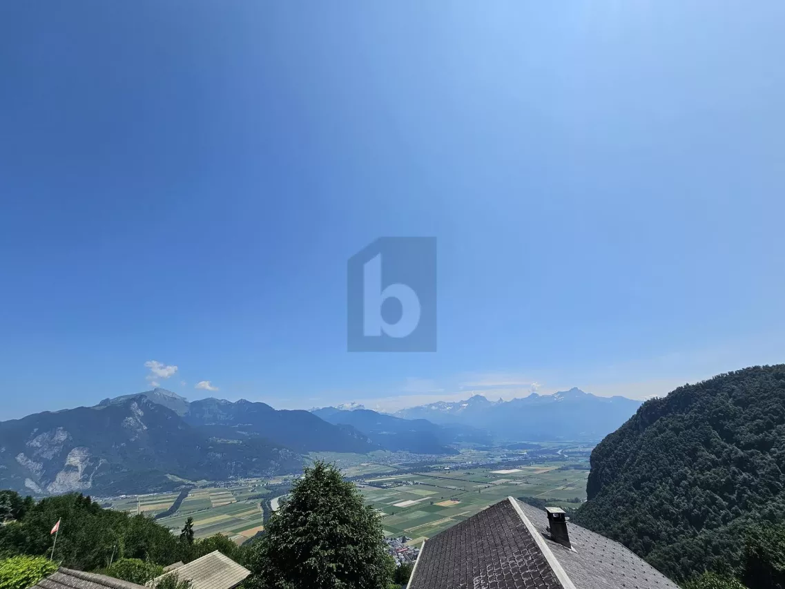 DANS UN CADRE NATUREL ET AVEC UNE VUE SPLENDIDE !