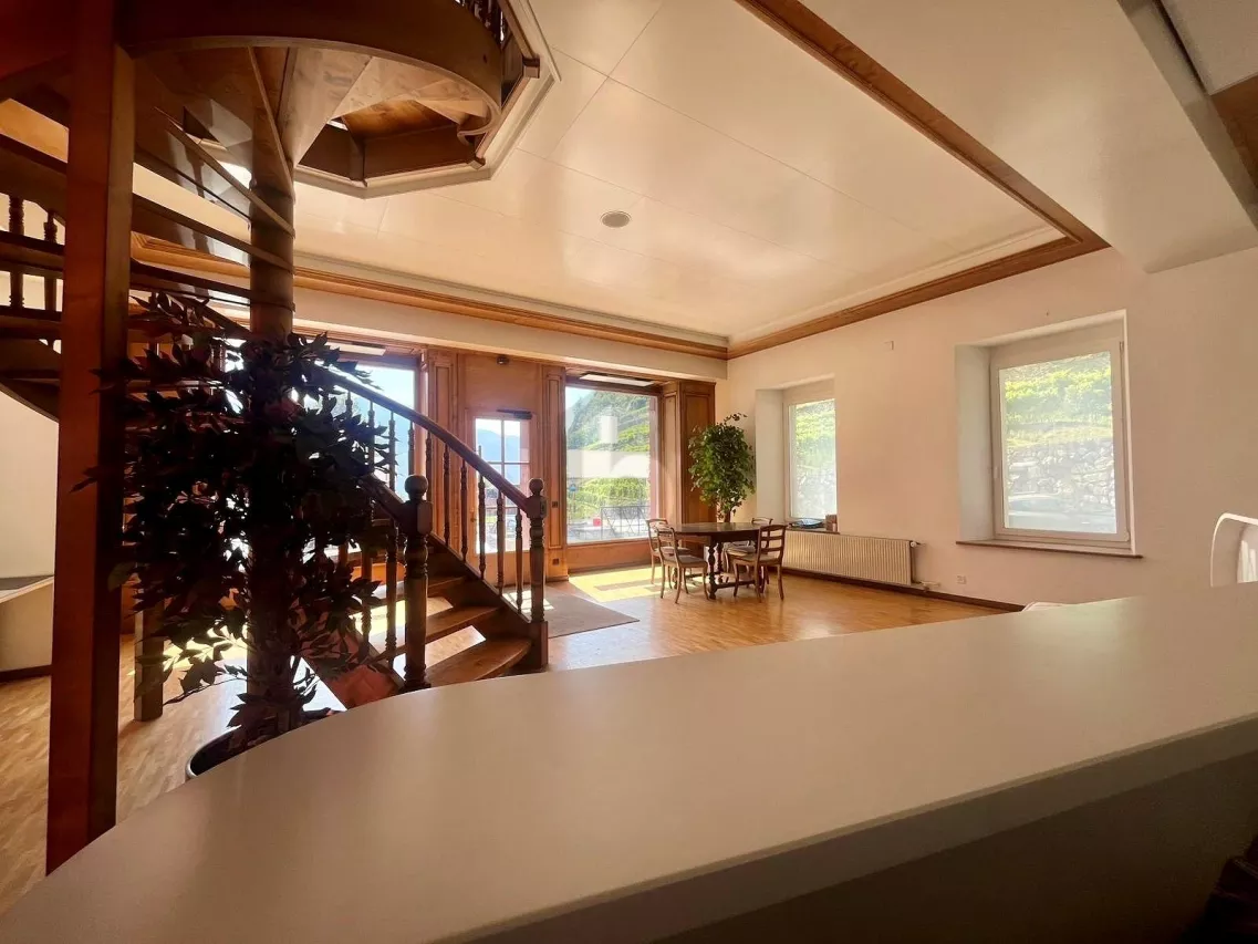 MAGNIFIQUE LOCAL COMMERCIAL DE 170M2