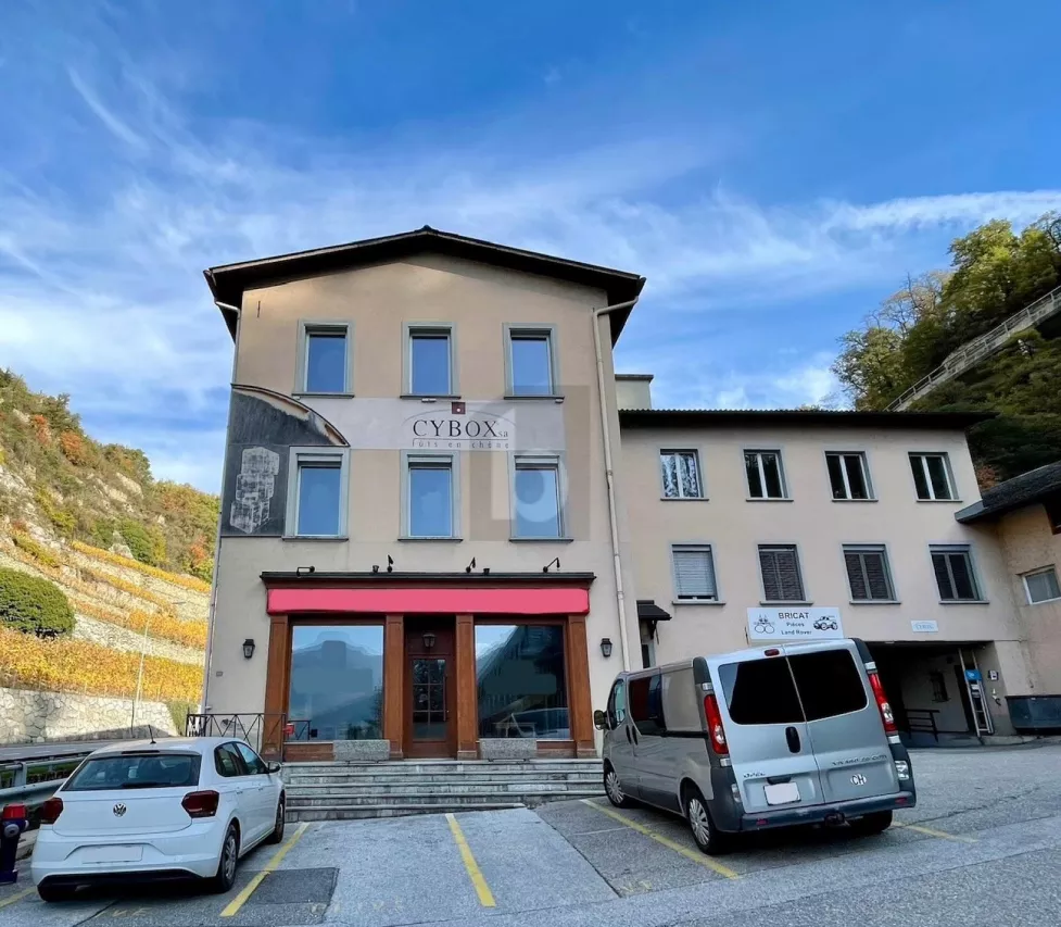 MAGNIFIQUE LOCAL COMMERCIAL DE 170M2