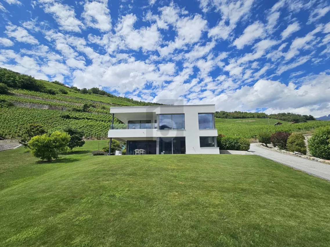 VILLA MODERNE AVEC VUE IMPRENABLE